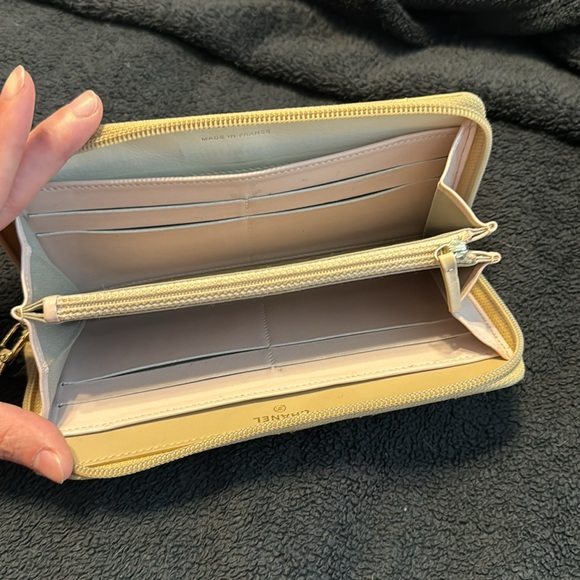 EUC Chanel • COCO Gold CC Diamond Stitch Quilted Lambskin Long Zippy Wallet - Picture 4 of 9